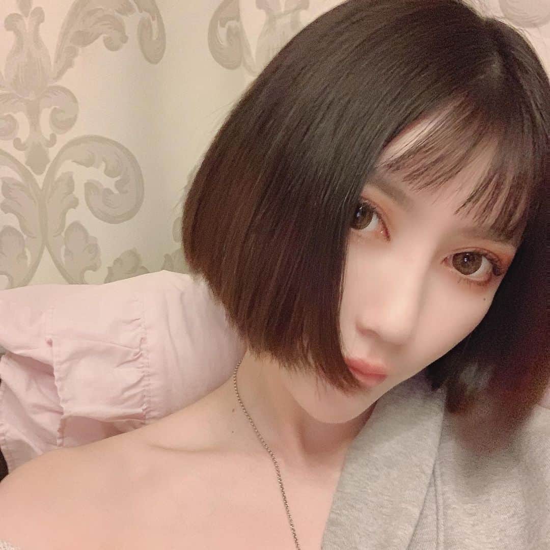 MASAMIのインスタグラム：「ストレートパーマしてもらったから無敵」