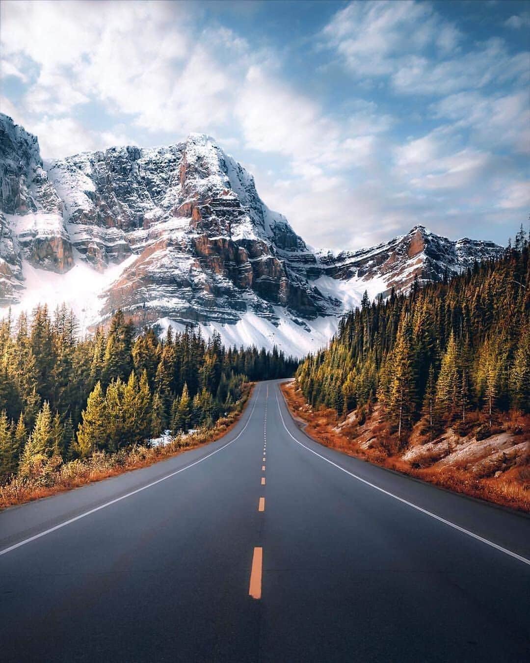 Canon Photographyさんのインスタグラム写真 - (Canon PhotographyInstagram)「What a stunning road in Alberta. Tag your Roadtrip Buddy in the comments!  Photography | @eyes.abroad  #alberta #canada #road #roadtrip #mountains #winter #snowboarding」5月11日 23時21分 - cpcollectives