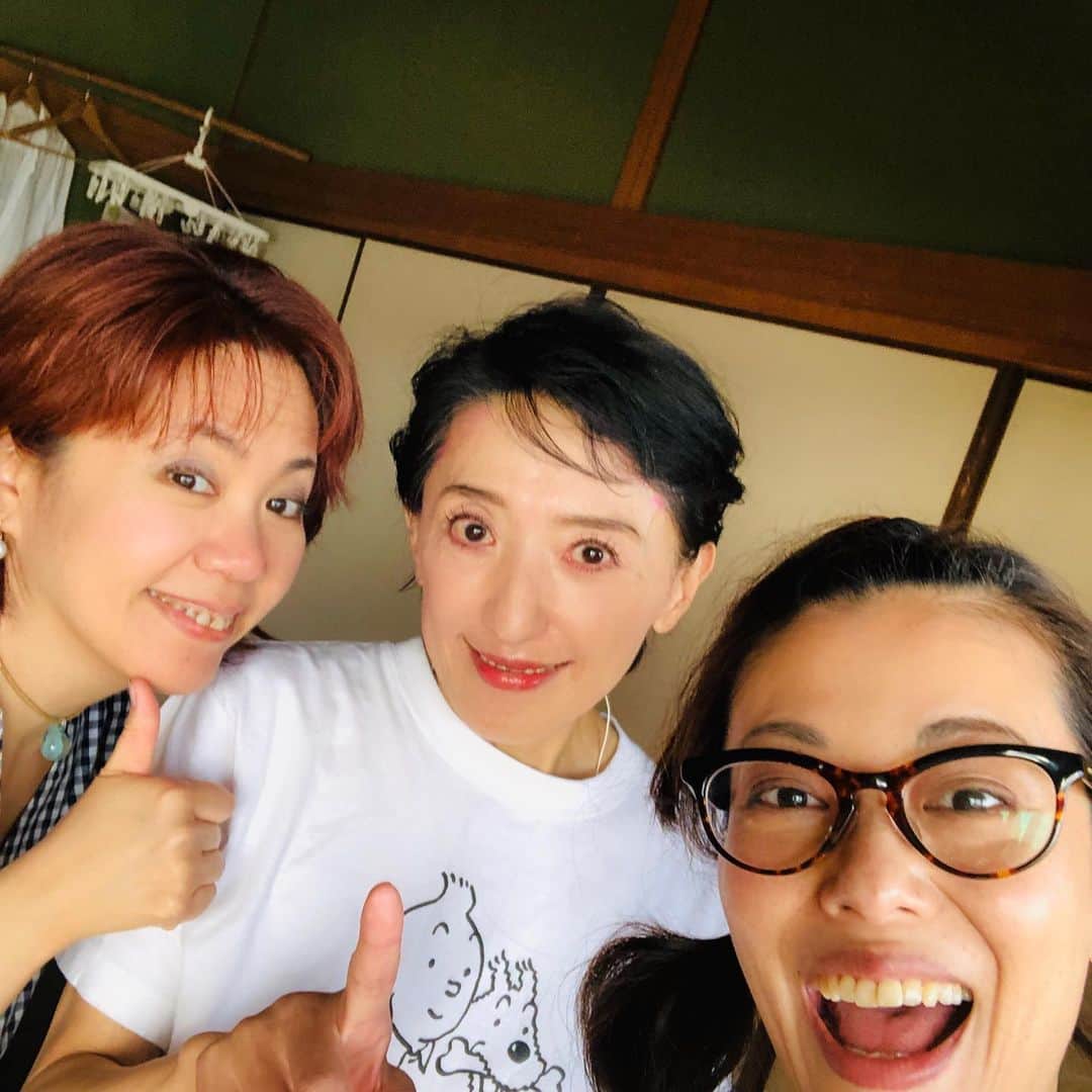 池田有希子のインスタグラム：「福麻むつ美&松之木天辺出演、エスムラルダ脚本、伊藤靖浩音楽「ジェットコースターロックンロール」@シアター箱舟in小豆島、このメンツじゃ観逃す訳には行かなかった。この島で暴れ馬と化した演劇に真っ裸で跨るむっちゃん！「生きまSHOW」を浴びた。むっちゃんを浴びて、一緒に死んで、蘇った！東京公演もあります。皆さんに観て欲しいです✨✨✨ 小豆島が、むっちゃんが、天辺ちゃんが、伊藤くんが、とてつもなく愛おしくて幸せでどうにかなりそう😭❤️」