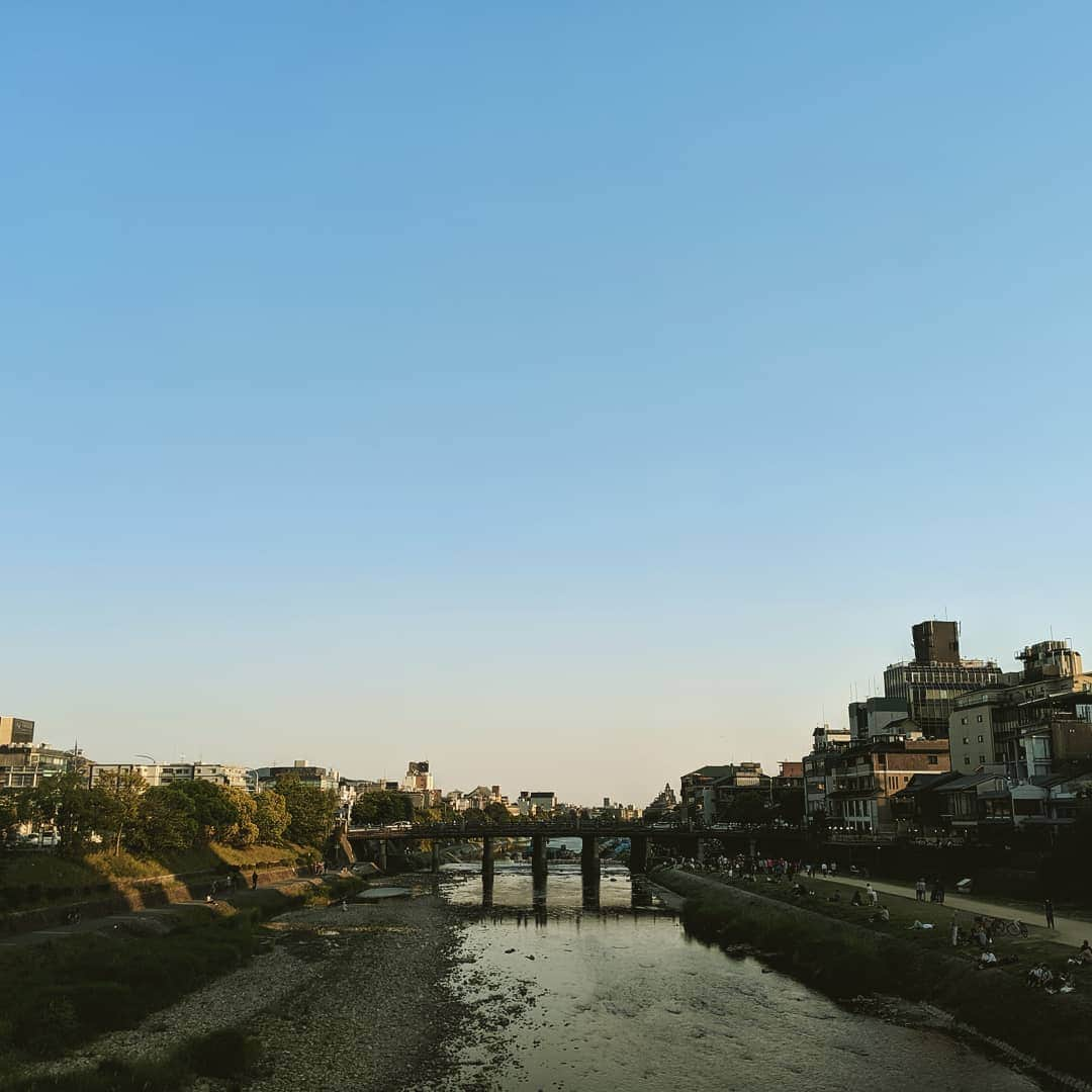 City of Kyoto Official Accountさんのインスタグラム写真 - (City of Kyoto Official AccountInstagram)「Today's Kamo river in Kyoto. Summer is just around the corner. #今日の鴨川 #夏の訪れ  2019年5月11日撮影。  #visitkyoto #visit_kyoto #kyotogenic #art_of_japan #japan_of_insta #loves_united_kyoto #kyototravel #japantrip #kyototrip #ig_kyoto #kyoto_style #kyotohiddengems #riverside #sunny  Kyoto Official Travel Guide http://kyoto.travel/en  #京都 #京都ジェニック  #未来に残したい京都  #京都好きな人と繋がりたい #とっておきの京都 #そうだ京都行こう #原風景  オフィシャルサイト「京都観光NAVI」 http://ja.kyoto.travel」5月11日 23時17分 - visit_kyoto