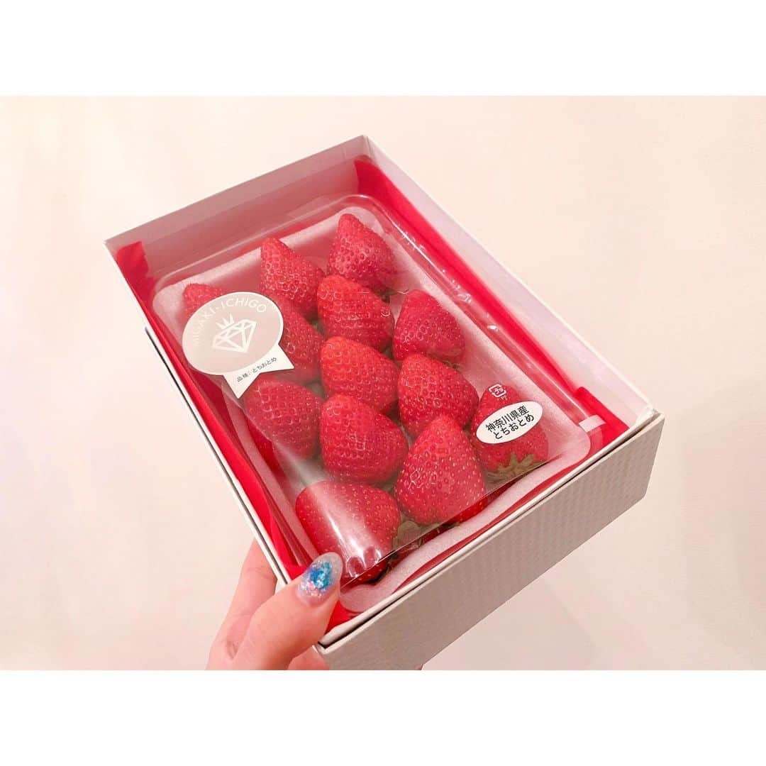 小島みなみさんのインスタグラム写真 - (小島みなみInstagram)「. . いちご いちごっ 🤤🍓幸せ . . . #いちご #はぴねす #とちおとめ」5月11日 23時37分 - kojima_minami_373