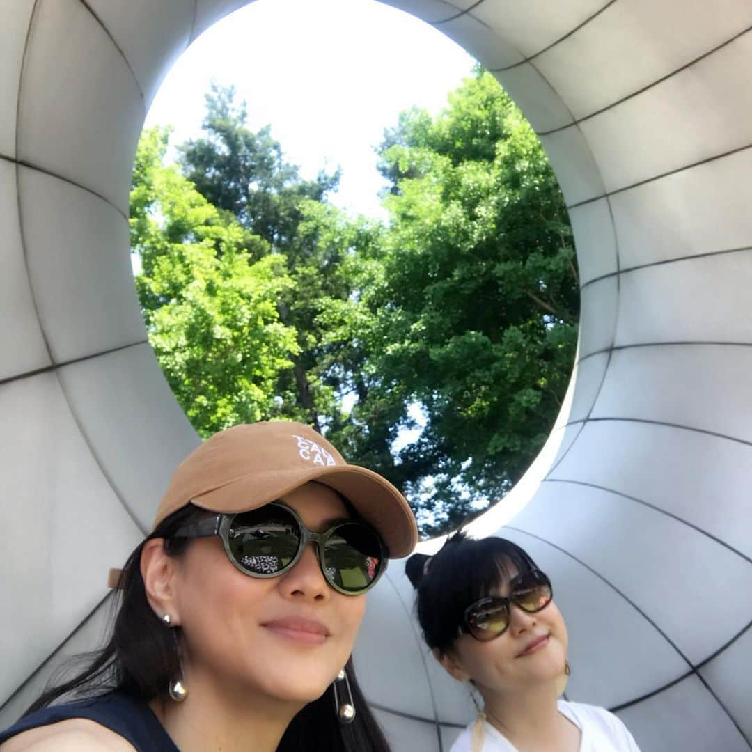 前田典子さんのインスタグラム写真 - (前田典子Instagram)「#和香ヨガ🧘‍♀️ わーちゃん @wakanozawa  #カリスマヨガインストラクター 👍 #すごい人が集まって #東京ミッドタウン #六本木  #ヨガ行ってきましたー❣️ #青空ヨガ #気持ちいい #みんなで楽しかった😁 #和香CAP 🧢 被って行ってきたよ❣️」5月11日 23時44分 - maenorichang