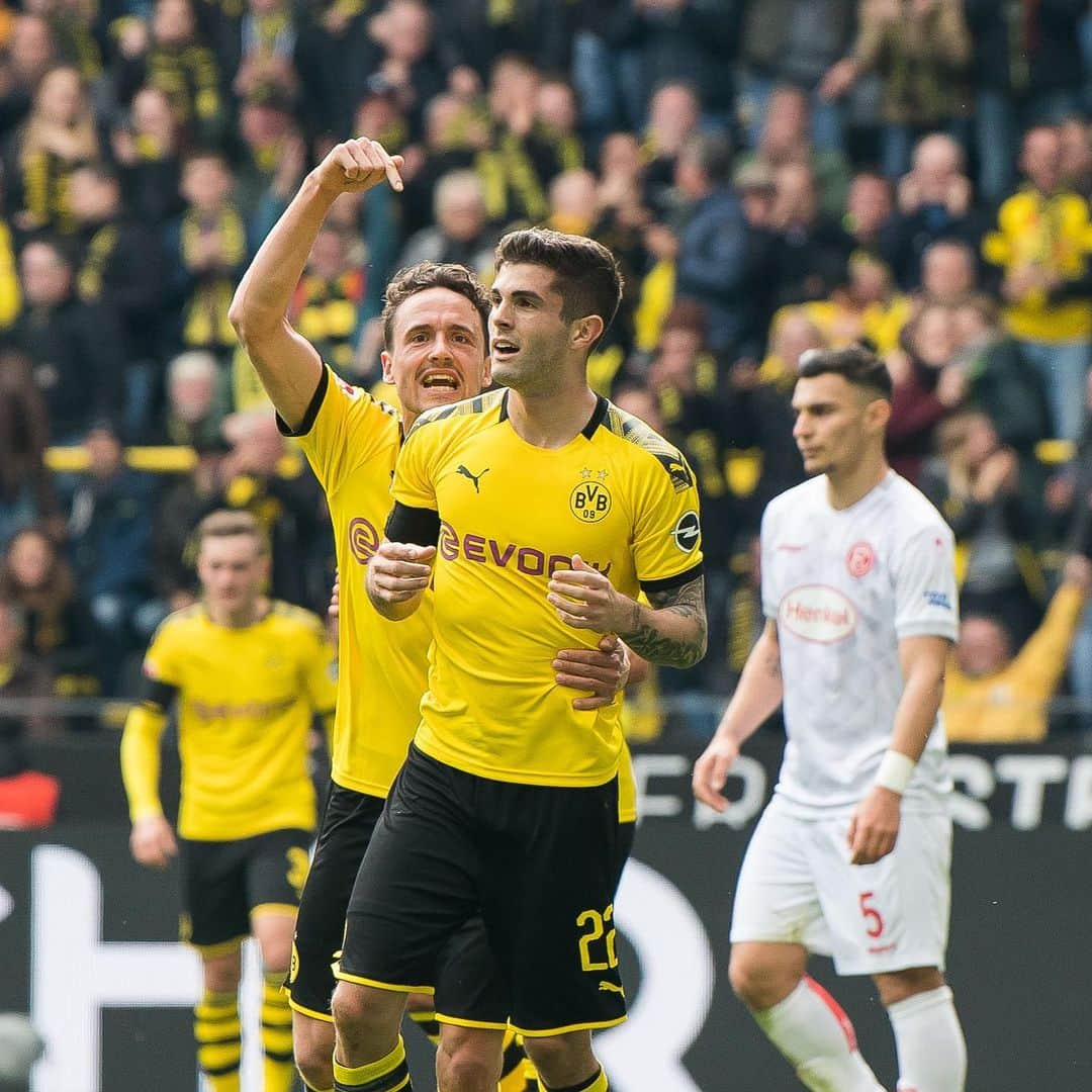 ボルシア・ドルトムントさんのインスタグラム写真 - (ボルシア・ドルトムントInstagram)「⚽️⚽️ Two scorers in one picture! 🤩 @cmpulisic @thomasdelaney #bvb #bvb09 #borussiadortmund #pulisic #delaney #homegame #matchday #bvbf95」5月11日 23時55分 - bvb09