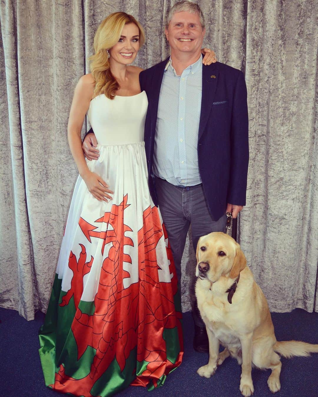 キャサリン・ジェンキンスさんのインスタグラム写真 - (キャサリン・ジェンキンスInstagram)「One of my favourite photos from last nights Meet & Greet in Llandudno... Mike and Stan the Dog! #GuidingLightTour」5月11日 23時57分 - katherinejenkinsobe