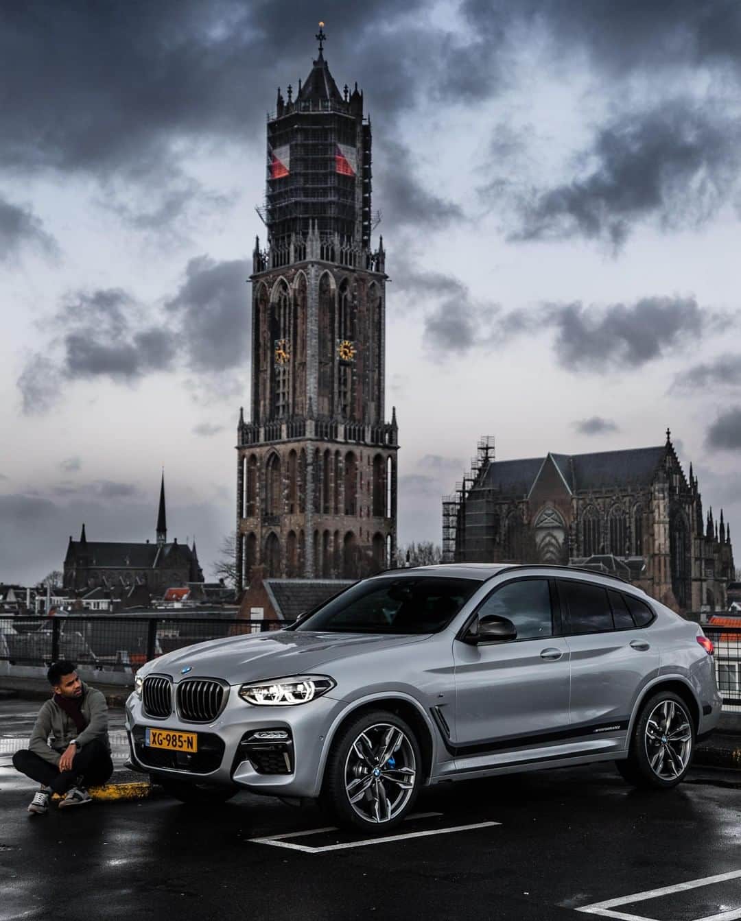 BMWのインスタグラム：「Open yourself up to adventures and challenges with the BMW X4. #BMWrepost @carvlogger #BMW #X4」