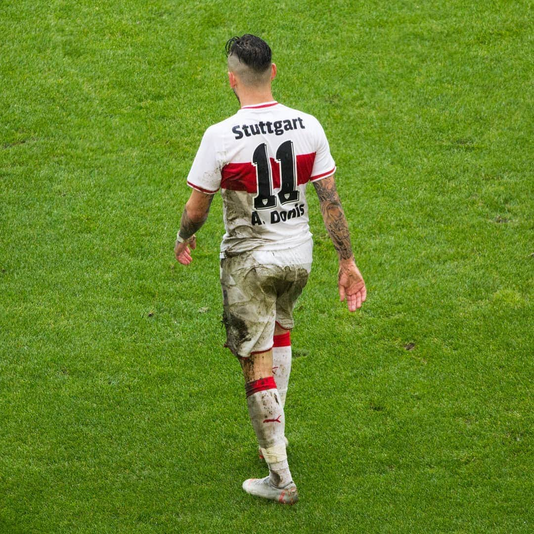 VfBシュトゥットガルトさんのインスタグラム写真 - (VfBシュトゥットガルトInstagram)「Weiter kämpfen! 💪 #VfBWOB 2:0 @tassosdonis ⚽️ #VfB #wirsindstuttgart #VfBInsta」5月12日 0時00分 - vfb