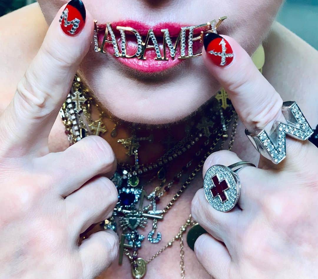 マドンナさんのインスタグラム写真 - (マドンナInstagram)「Madame ❌ does not suffer fools gladly..........💎 #crave」5月12日 0時02分 - madonna