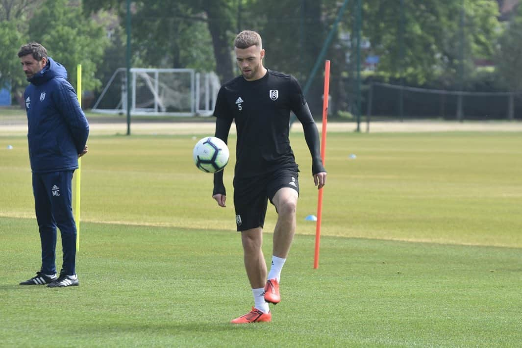 カラム・チャンバースさんのインスタグラム写真 - (カラム・チャンバースInstagram)「Last training session done... let’s end this season with a good result tomorrow! Looking forward to seeing everyone down the cottage #COYW」5月12日 0時14分 - calumchambers95