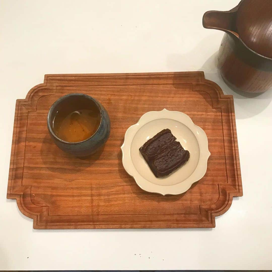 丸山敬太さんのインスタグラム写真 - (丸山敬太Instagram)「六花亭のお菓子でお茶タイム」5月12日 0時23分 - keitamaruyama