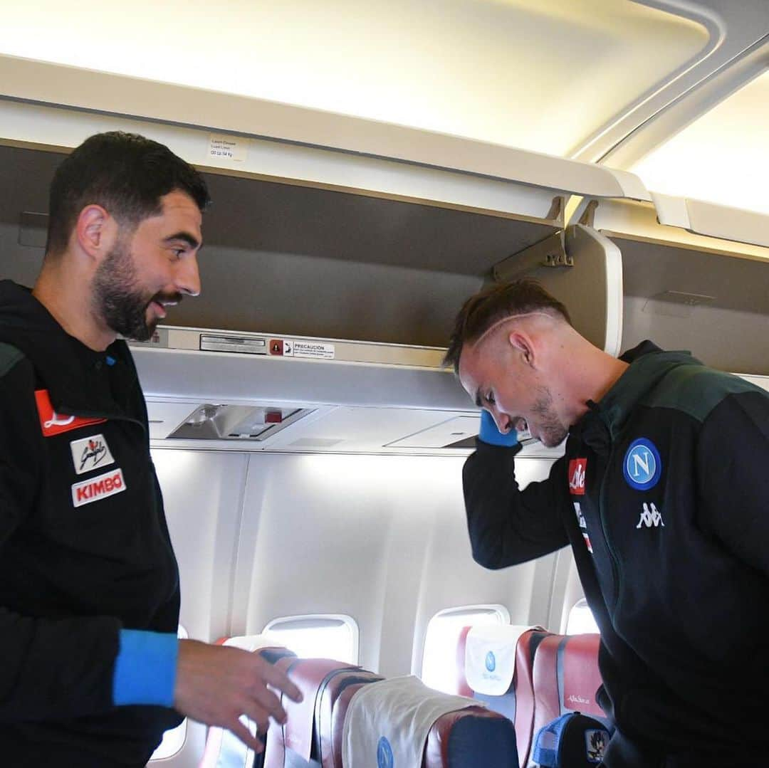 SSCナポリさんのインスタグラム写真 - (SSCナポリInstagram)「🛫 In partenza per Ferrara ⚽️ #SpalNapoli 💙 #ForzaNapoliSempre」5月12日 0時32分 - officialsscnapoli