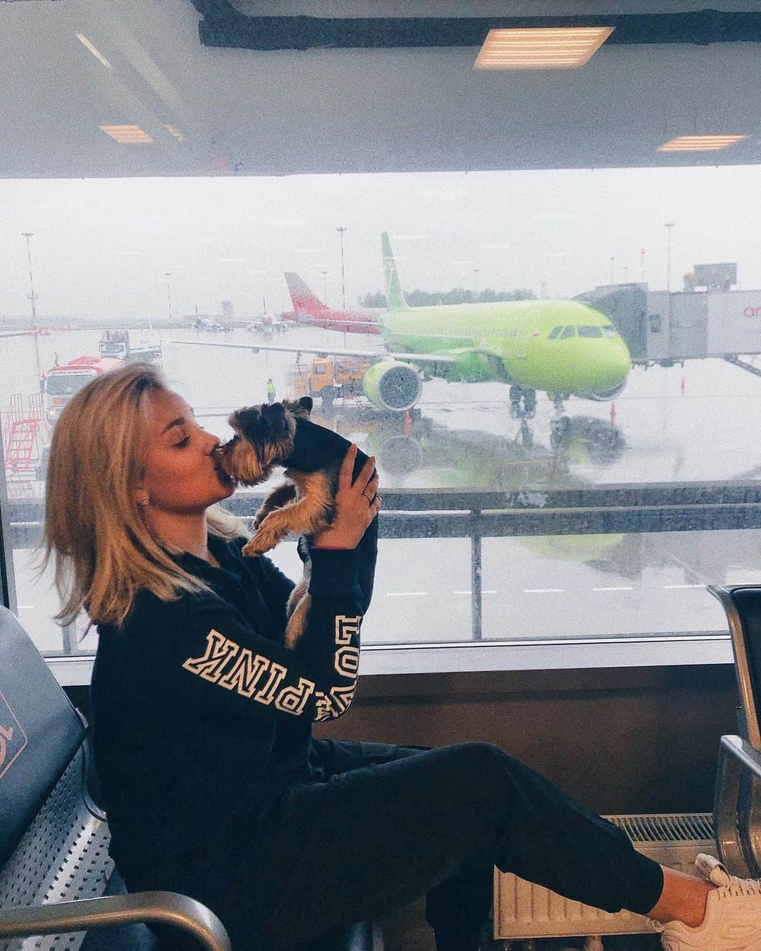 アリサ・フェディチキナさんのインスタグラム写真 - (アリサ・フェディチキナInstagram)「With my baby💞✈️」5月12日 0時26分 - alisa_fedichkina