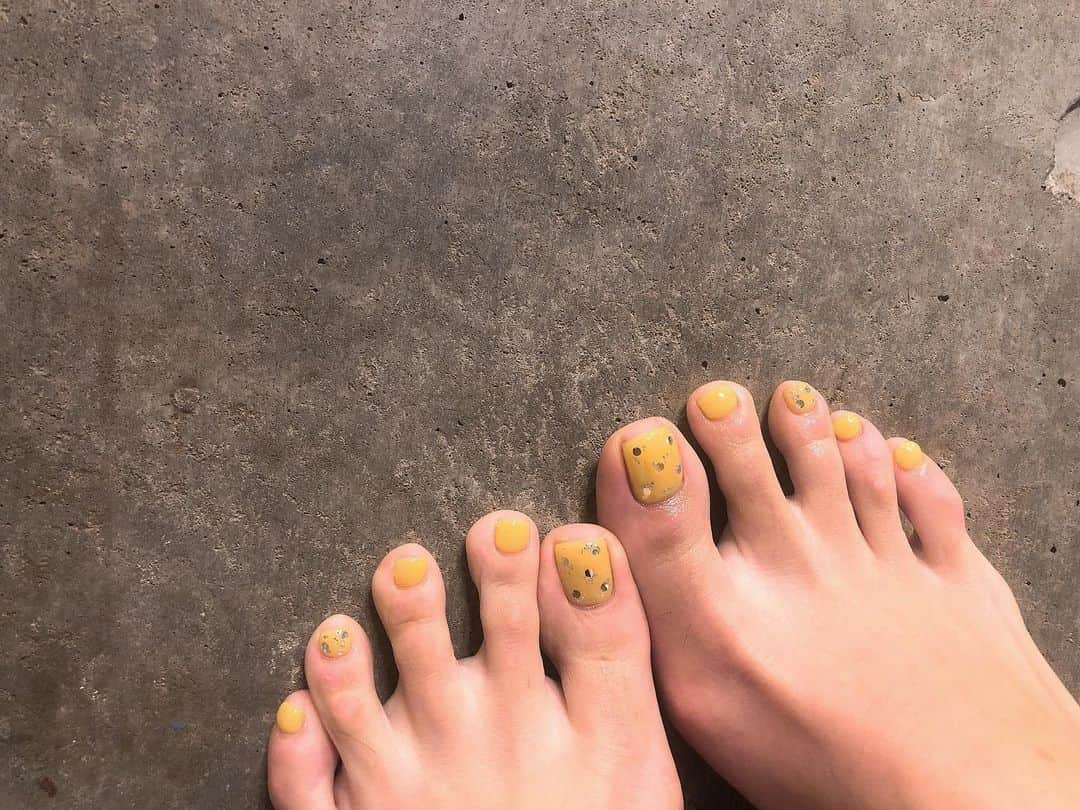 小澤名代さんのインスタグラム写真 - (小澤名代Instagram)「yellow footnail💛 @malvina.salon  イエローでHappyな気分に✨ 沢山お喋りしながら、楽しかった☺︎ 担当は @risa.malvina  #malvina #malvinanail #nailstagram #nailsalon #footnail #yellownail #beautycare #beautyday #nail #ネイルサロン #ネイルデザイン #ネイル好き #フットネイル #イエローネイル #サンダルが可愛くなる #夏らしく #美容 #マルビナネイル #マルビナ #麻布十番 #エステ #美容好き #プライベートサロン #ブレクロ連れてネイル #今日は一日美容day」5月12日 0時38分 - ozawanayo