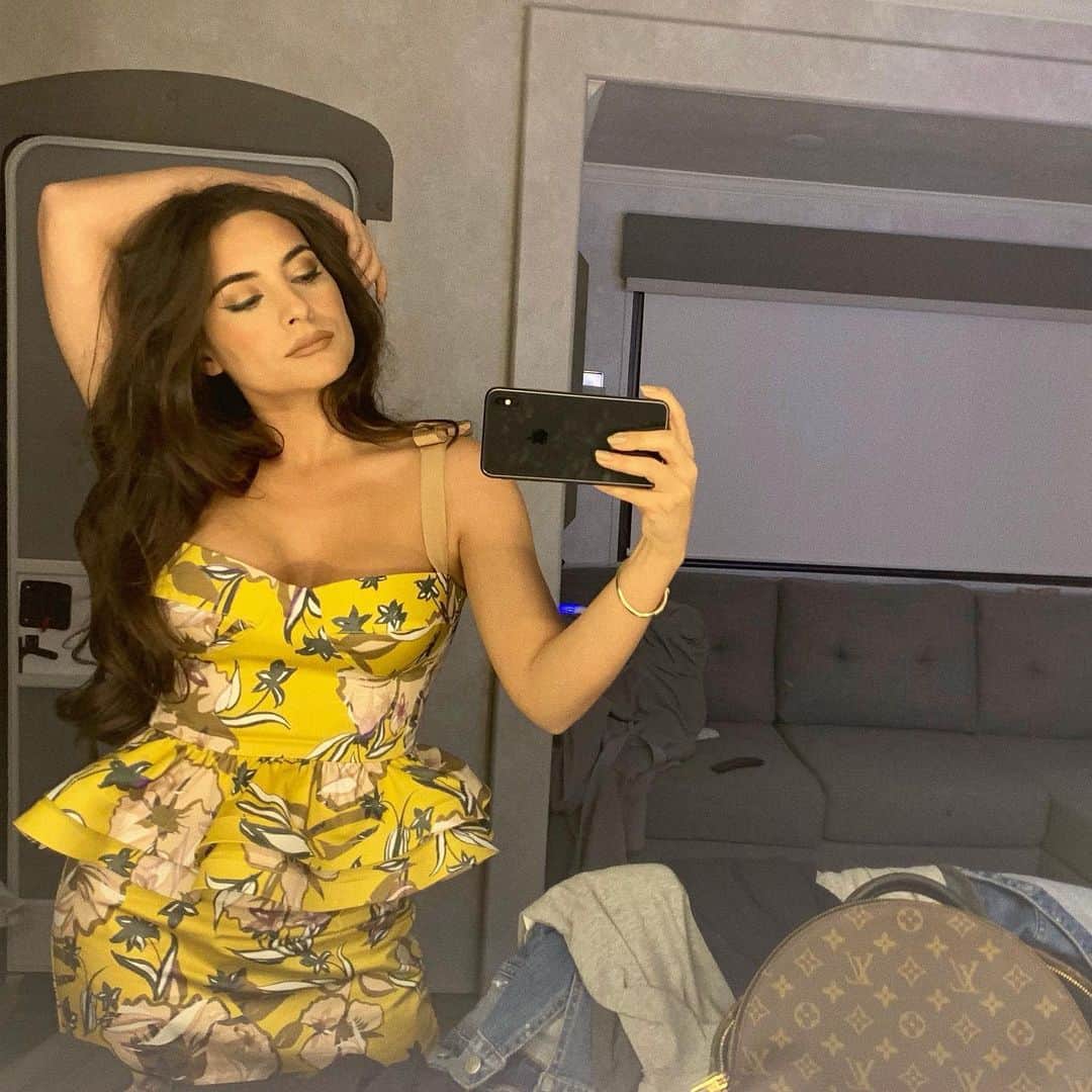 Ana Brenda Contrerasのインスタグラム：「Dynasty este fin de semana en @netflix 🌎 #LaCristal 🙀」