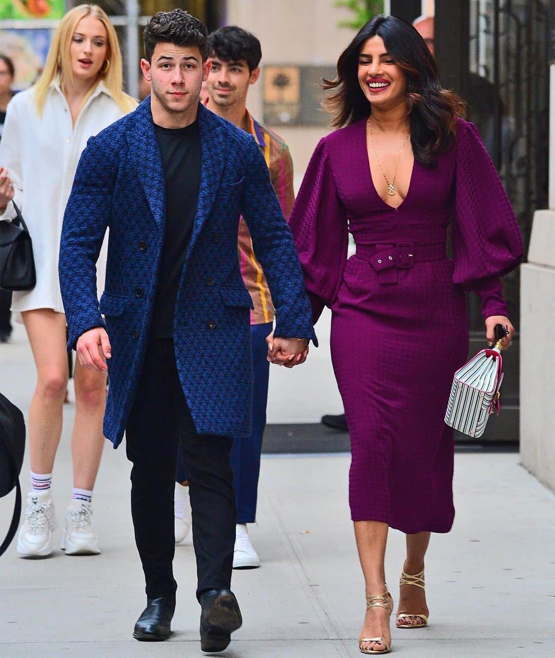 Just Jaredさんのインスタグラム写真 - (Just JaredInstagram)「@nickjonas and @priyankachopra have a double date night with @joejonas and @sophiet while seeing a Broadway performance! #NickJonas #JoeJonas #PriyankaChopra #SophieTurner Photos: Backgrid」5月11日 15時53分 - justjared