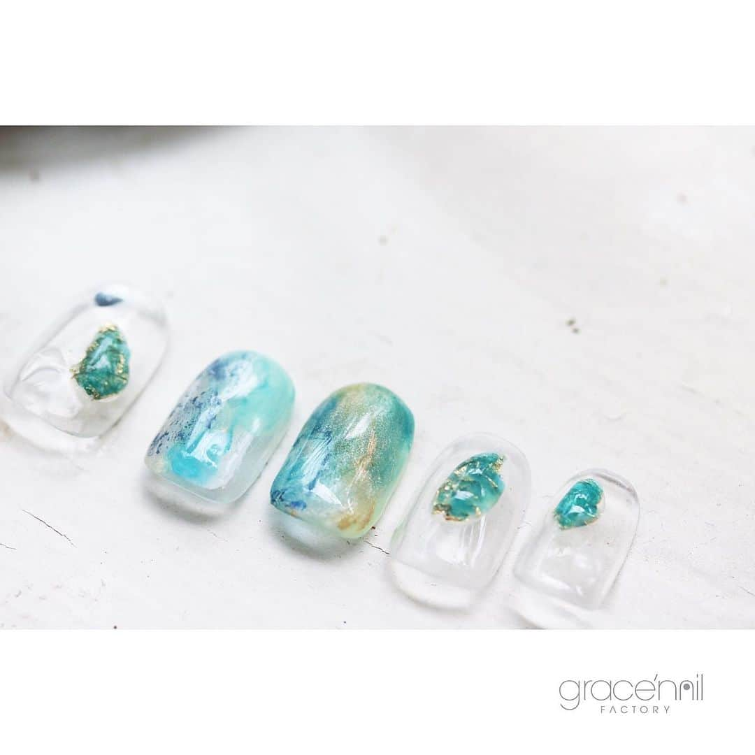 gracenailfactoryさんのインスタグラム写真 - (gracenailfactoryInstagram)「green blue design by 松山 @gracenailfactory_haruka . . . #nail #nailsalon #naildesign #nailart #gel #gelart #gelnail #ネイル #ネイルデザイン #ネイルアート #ネイリスト #大阪ネイルサロン #グレースネイルファクトリー  #大人ネイル #人気ネイル #大阪ネイル  #堀江ネイル  #四ツ橋ネイル #シンプルネイル #ショートネイル  #夏ネイル #カジュアルネイル #ニュアンスネイル」5月11日 15時54分 - gracenailfactory