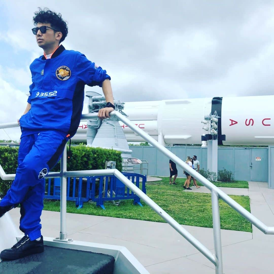 綾部祐二さんのインスタグラム写真 - (綾部祐二Instagram)「NASA with Noah Ishikura in Florida. @zeppelin.noah  @nasa」5月11日 16時09分 - yujiayabe