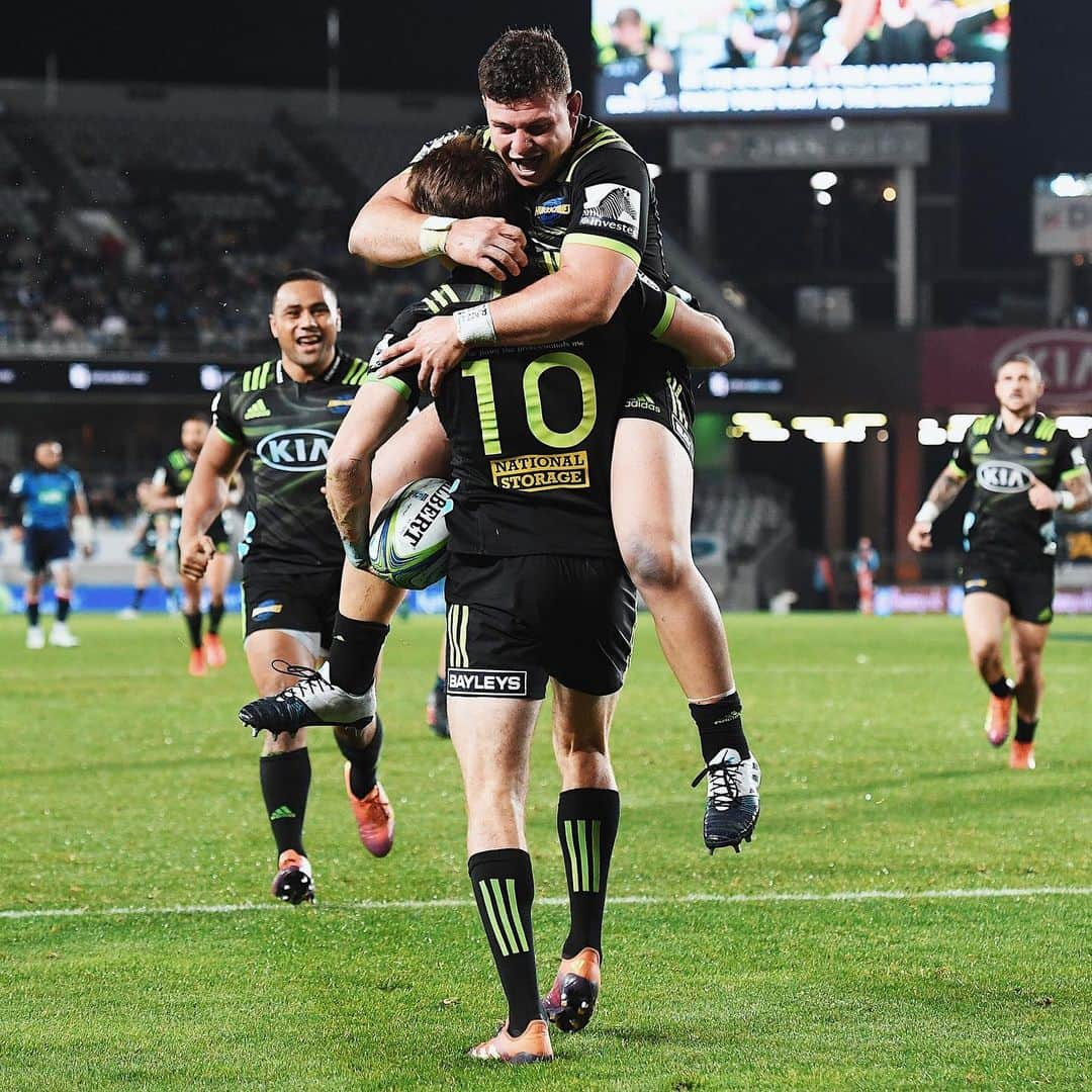 ボーデン・バリットさんのインスタグラム写真 - (ボーデン・バリットInstagram)「The smile says it all but these derby games aren’t getting any easier! Always tough in Auckland against the Blues. Awesome to see a big crowd with so many @hurricanesrugby supporters last night 👍🏼」5月11日 16時29分 - beaudenbarrett