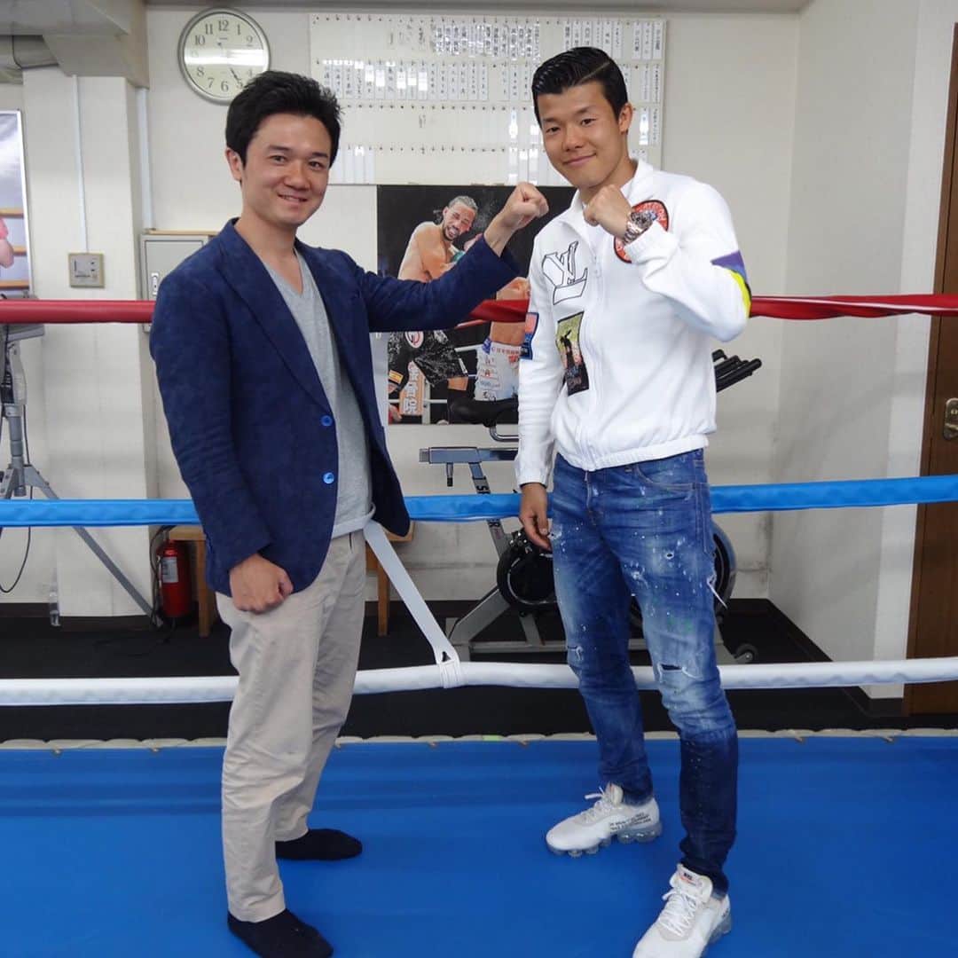 亀田和毅さんのインスタグラム写真 - (亀田和毅Instagram)「今日は元WBC世界ライトフライ級チャンピオンの木村悠さんから取材がありました。 色々なことを話したよ^_^ 近々木村さんのブログでもアップされます！ みんなぜひチェックしてな！！」5月11日 16時51分 - tomokikameda