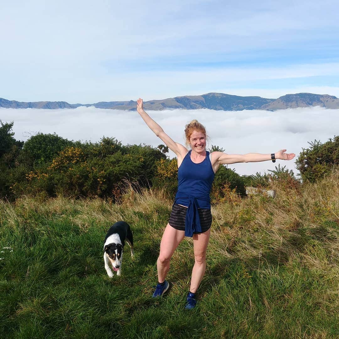 アンジェラ・ペティさんのインスタグラム写真 - (アンジェラ・ペティInstagram)「Today's 90min run, most of it above the clouds, was stunning!!! . #trailrunning #milesonmiles #run」5月11日 16時55分 - angie_run800m