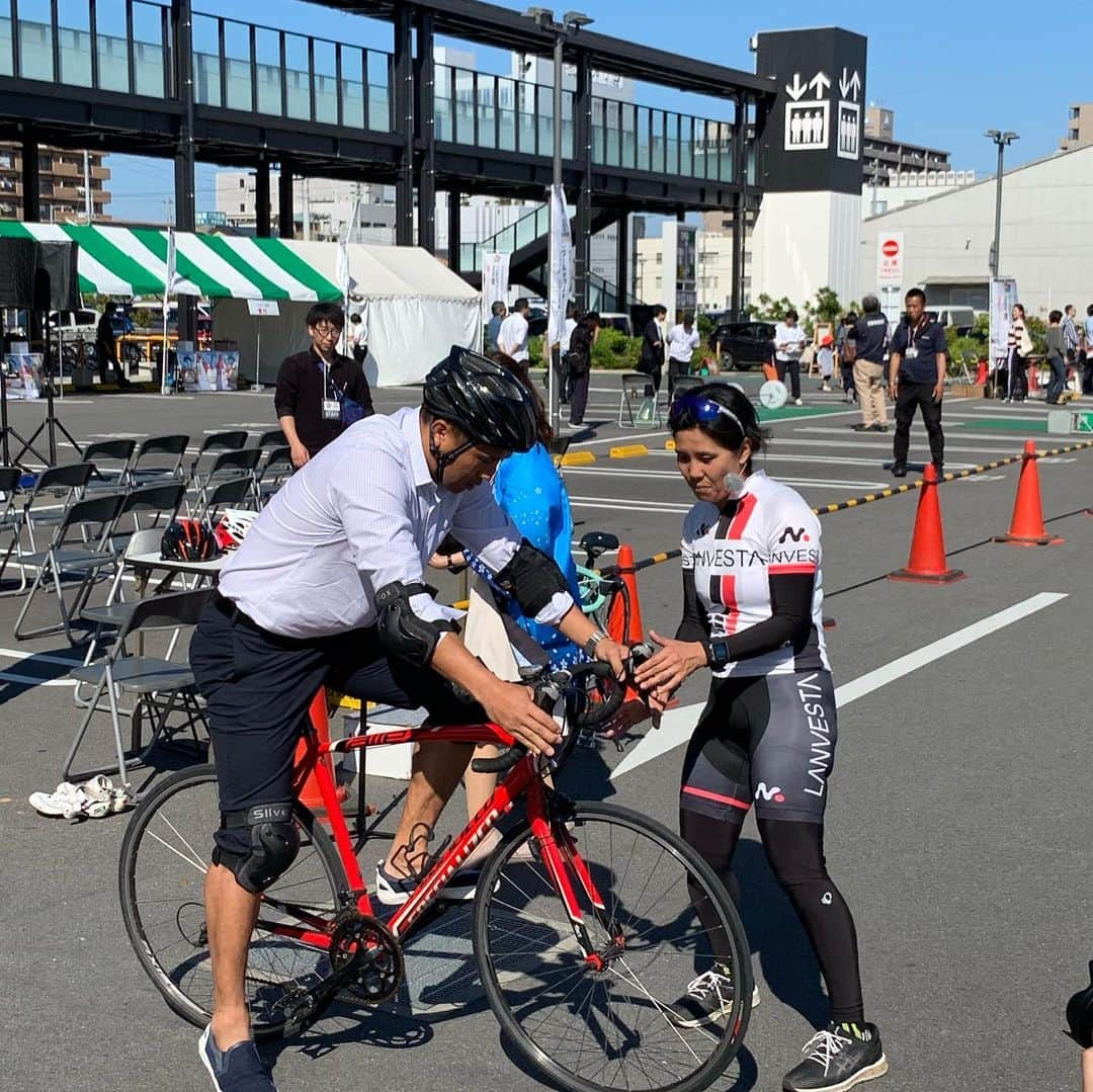 大西将太郎さんのインスタグラム写真 - (大西将太郎Instagram)「「ワールドマスターズゲームズ2021関西」の大会アンバサダーとして徳島県知事と大会2年前のPRイベントに参加させていただきました。たくさんのご来場および、MC菊池さんありがとうございました。 知事の言葉を代弁し、3年連続で続く大きなスポーツイベントを阿波踊り風に例えますと「踊る阿呆に見る阿呆、同じ阿呆なら踊らにゃ損々！」ということで、ラグビーワールドカップ、オリンピック・パラリンピックを見て感動したり、ボランティアなどで関わったあとは、自分でスポーツの大会に参加してみてはいかがでしょうか！？ マスターズゲームズは30歳以上の方ならどなたでも参加出来る世界大会で世界中からスポーツ好きが集まります。たくさんの競技がありますから、皆様ぜひチェックしてみてくださいね！！ #ワールドマスターズゲームズ2021関西 #徳島 #sportsforlife #暑かった #高速バス」5月11日 17時06分 - shotaro12