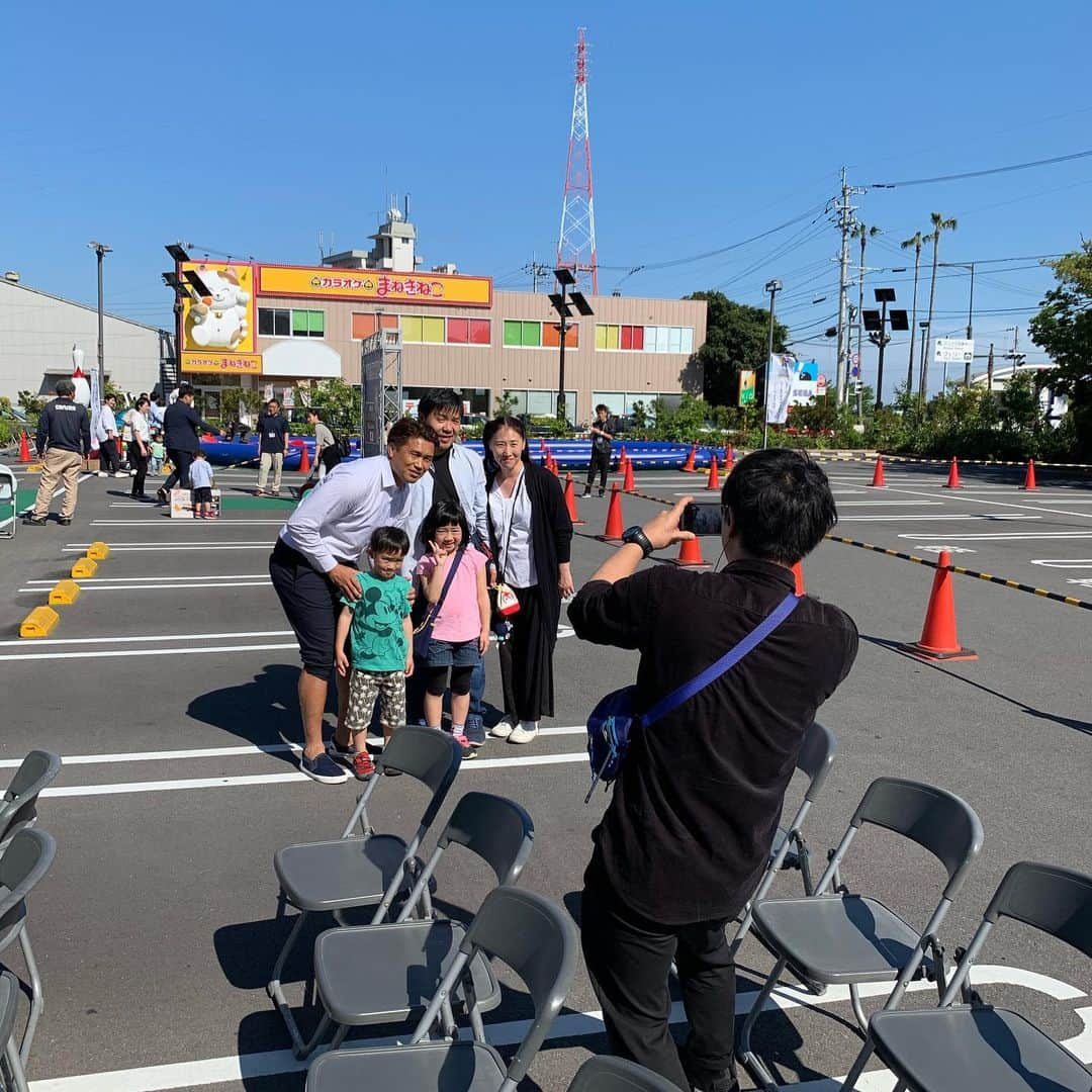 大西将太郎さんのインスタグラム写真 - (大西将太郎Instagram)「「ワールドマスターズゲームズ2021関西」の大会アンバサダーとして徳島県知事と大会2年前のPRイベントに参加させていただきました。たくさんのご来場および、MC菊池さんありがとうございました。 知事の言葉を代弁し、3年連続で続く大きなスポーツイベントを阿波踊り風に例えますと「踊る阿呆に見る阿呆、同じ阿呆なら踊らにゃ損々！」ということで、ラグビーワールドカップ、オリンピック・パラリンピックを見て感動したり、ボランティアなどで関わったあとは、自分でスポーツの大会に参加してみてはいかがでしょうか！？ マスターズゲームズは30歳以上の方ならどなたでも参加出来る世界大会で世界中からスポーツ好きが集まります。たくさんの競技がありますから、皆様ぜひチェックしてみてくださいね！！ #ワールドマスターズゲームズ2021関西 #徳島 #sportsforlife #暑かった #高速バス」5月11日 17時06分 - shotaro12