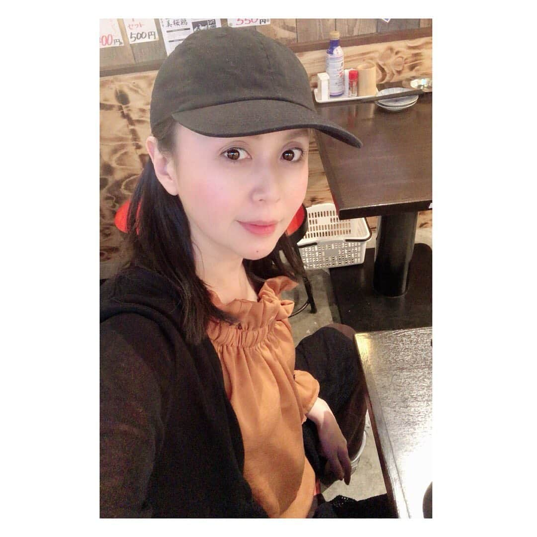 中原翔子さんのインスタグラム写真 - (中原翔子Instagram)「左膝にヒビが入ってると診断されてから数日。お陰様でサポーターで固定する処置のみで済んでおります。通常歩行はほぼ問題なし。でも階段昇降など膝への負担が大きい動作はまだ苦戦😭 早くくっつけー！  #actresslife #patellafracture」5月11日 17時00分 - showkonakahara