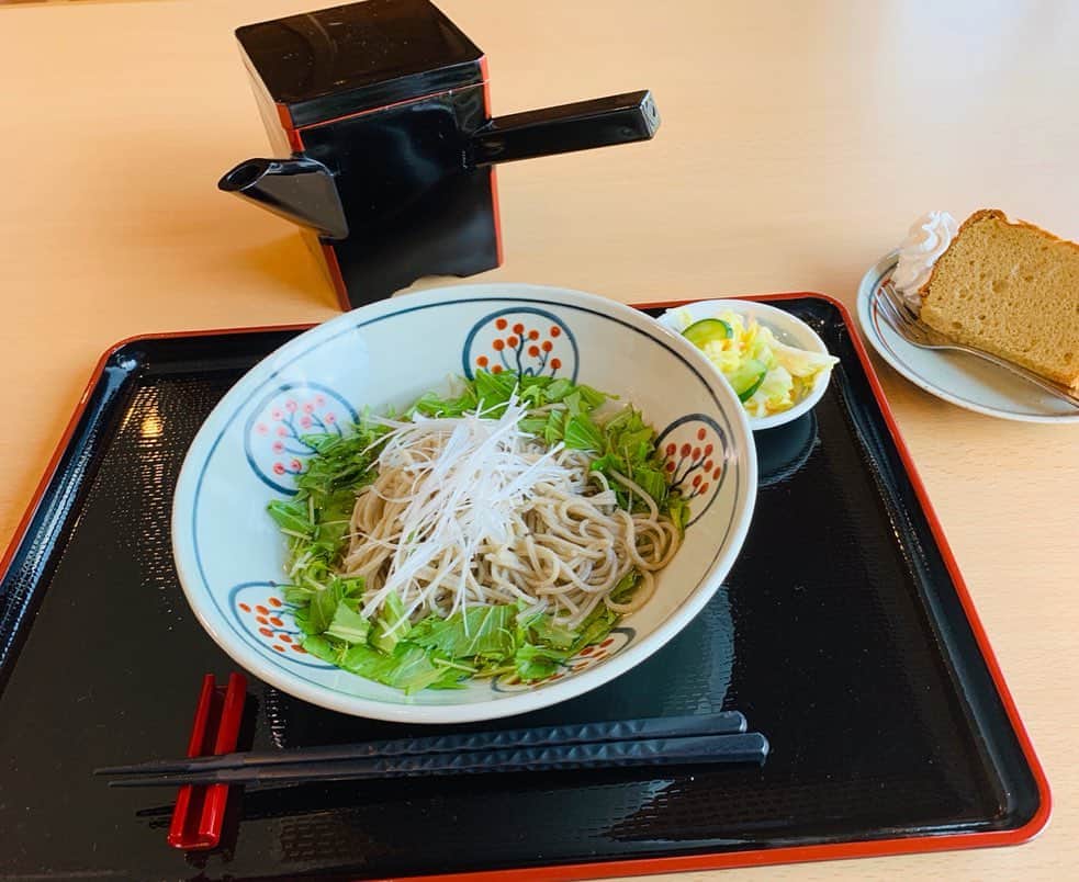 逸見太郎のインスタグラム：「泉崎村でのランチは... #食菜工房えん #十割手打ちそば #えんの塩そば #一日限定30食 #そばのシフォンケーキ #そば湯のコーヒー  遠藤オーナーご夫妻に 大変お世話になりました。 オリジナルの '塩そば' ❗️ おいしゅうございました🙏  店名の由来は ①お客様とのご'えん' ②遠藤の'えん' ③帰り際には'まる'くなって頂きたい とのことでした（╹◡╹） ありがとうございました😊」