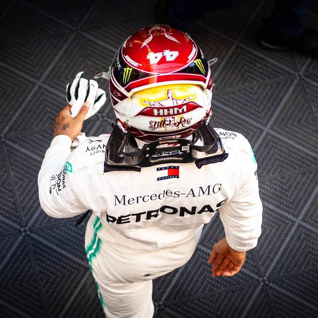 MERCEDES AMG PETRONASさんのインスタグラム写真 - (MERCEDES AMG PETRONASInstagram)「Quali Day ⚔️👊 Pumped for a big performance. Let’s do this Team! • #MercedesAMGF1 #MercedesAMG #F1 #PETRONASmotorsports #LH44 #SpanishGP @lewishamilton」5月11日 17時20分 - mercedesamgf1