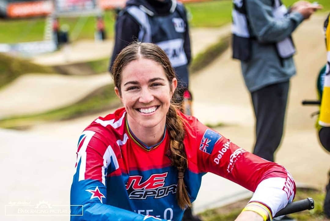 サラ・ウォーカーのインスタグラム：「World Cup 3 today! Goal is to keep smiling 😁 📷: @bmxracingpictures」