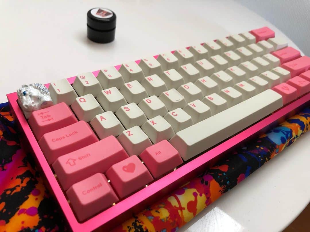 矢吹春奈さんのインスタグラム写真 - (矢吹春奈Instagram)「This heavy metal shocking pink mechanical keyboard is the second mechanical keyboard I got. And I’m so happy today!! Because I got this beautiful white horse key cap !! It’s perfect much with my pink baby keyboard. @asoonc_tw Thank you so much 🙏🙏🙏 #mechanicalkeyboard #keycap」5月11日 17時36分 - yabukiharuna