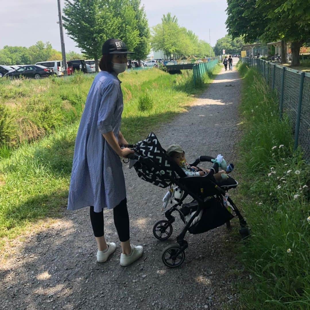 高橋みゆきのインスタグラム：「東武動物公園🐘🐧🐆心坊初の動物園👶キョロキョロと🎶大きくなって何の動物が好きになるのかな？🐶💕 #東武動物公園 #子連れたくさん #いい距離歩いた #お花綺麗でした💐」