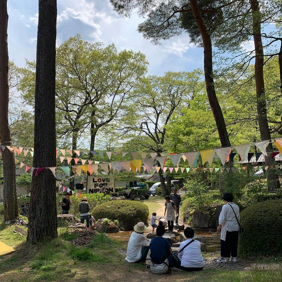 クリス智子さんのインスタグラム写真 - (クリス智子Instagram)「LOVE FOR NIPPON @ 福島。 今日は、最高の天気。 桜も。」5月11日 17時42分 - chris_tomoko