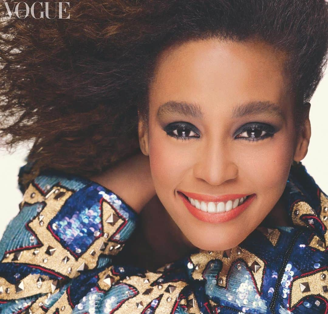 British Vogueさんのインスタグラム写真 - (British VogueInstagram)「Taken by #StevenMeisel more than three decades ago, a portfolio of unseen and never before published photographs of #WhitneyHouston - fresh-faced and on the cusp of global stardom, feature in the June 2019 issue of #BritishVogue, on newsstands now.」5月11日 17時50分 - britishvogue