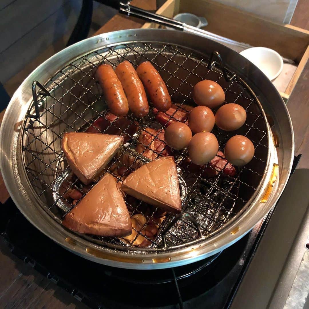榎戸教子さんのインスタグラム写真 - (榎戸教子Instagram)「燻製ができました。 いつもの食材が別物に(^^)。 今回はさくらチップを使いましたが他にも色々試してみたくなりました。」5月11日 17時50分 - noriko_enokido
