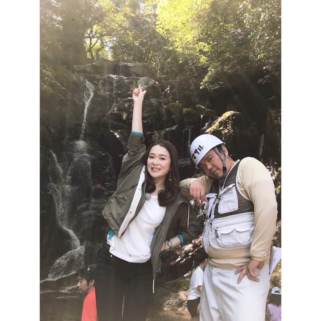 小野口奈々さんのインスタグラム写真 - (小野口奈々Instagram)「・ 今日の中継は、岡本さんと 筑後市の西吉田酒造からお届けしました✨ 福岡唯一の焼酎蔵開き‼️ 飲み比べや地元グルメ、 原酒をブレンドして オリジナルの焼酎を作ることもできますよ😊 明日も10時からスタートだそうです✨ #パンブーのとりあえずナマ #岡本さんブレンドのオリジナル焼酎完成 #なぜか酒蔵中継の多いこの番組 #西吉田酒造 #焼酎蔵開き #先週の中継で撮った写真もup #白糸の滝」5月11日 17時58分 - nana0no