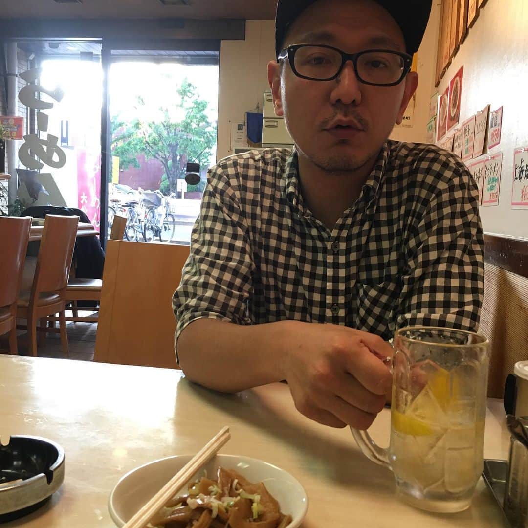 光永亮太さんのインスタグラム写真 - (光永亮太Instagram)「変態作家オカおじさん、 運転ありがとうございました。  車置いて町中華でプチ打ち上げ。  #取材 #山梨 #甲府 #暑かった #東京帰ってきて #プチ打ち上げ #ビールが美味すぎる」5月11日 17時54分 - mitsunagaryota