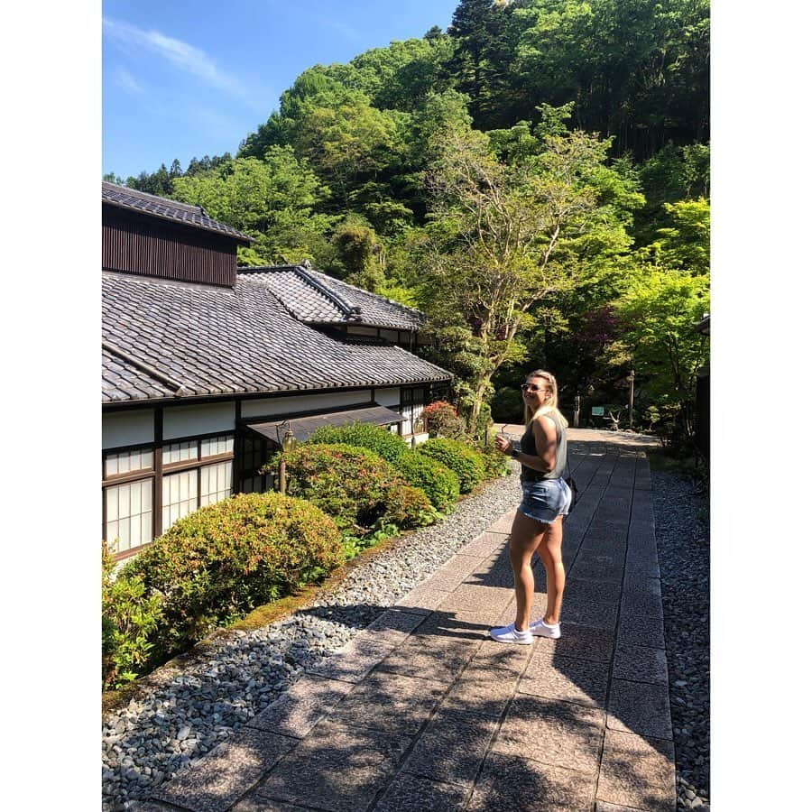 マチルド・グロさんのインスタグラム写真 - (マチルド・グロInstagram)「Such a nice day today ☀️😎 📸: @maddiegodby  #relaxday #sun #sunnyday #happy #girl #japan #goodtime #goodvibes」5月11日 17時59分 - gros_mathilde