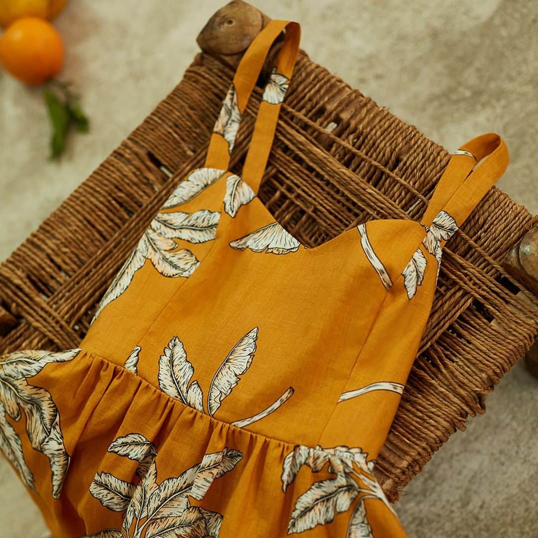 クーカイのインスタグラム：「Pour des rendez-vous ensoleillés ! La robe Palmera réchauffe votre dressing 💋 . . . #kookaiette #fashion #outfit #lifestyle #dress」