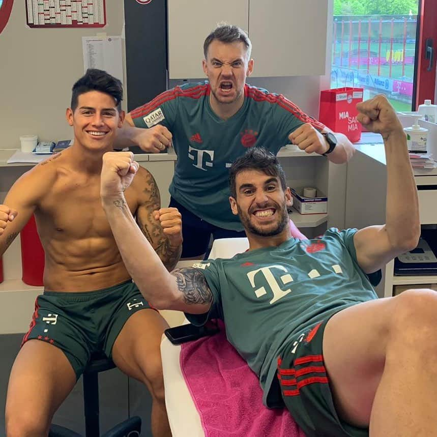 ハビ・マルティネスさんのインスタグラム写真 - (ハビ・マルティネスInstagram)「Today we support you from Säbener, guys!! 💪💪💪 Go for it!! 🔥 #miasanmia @fcbayern」5月11日 18時01分 - javi8martinez