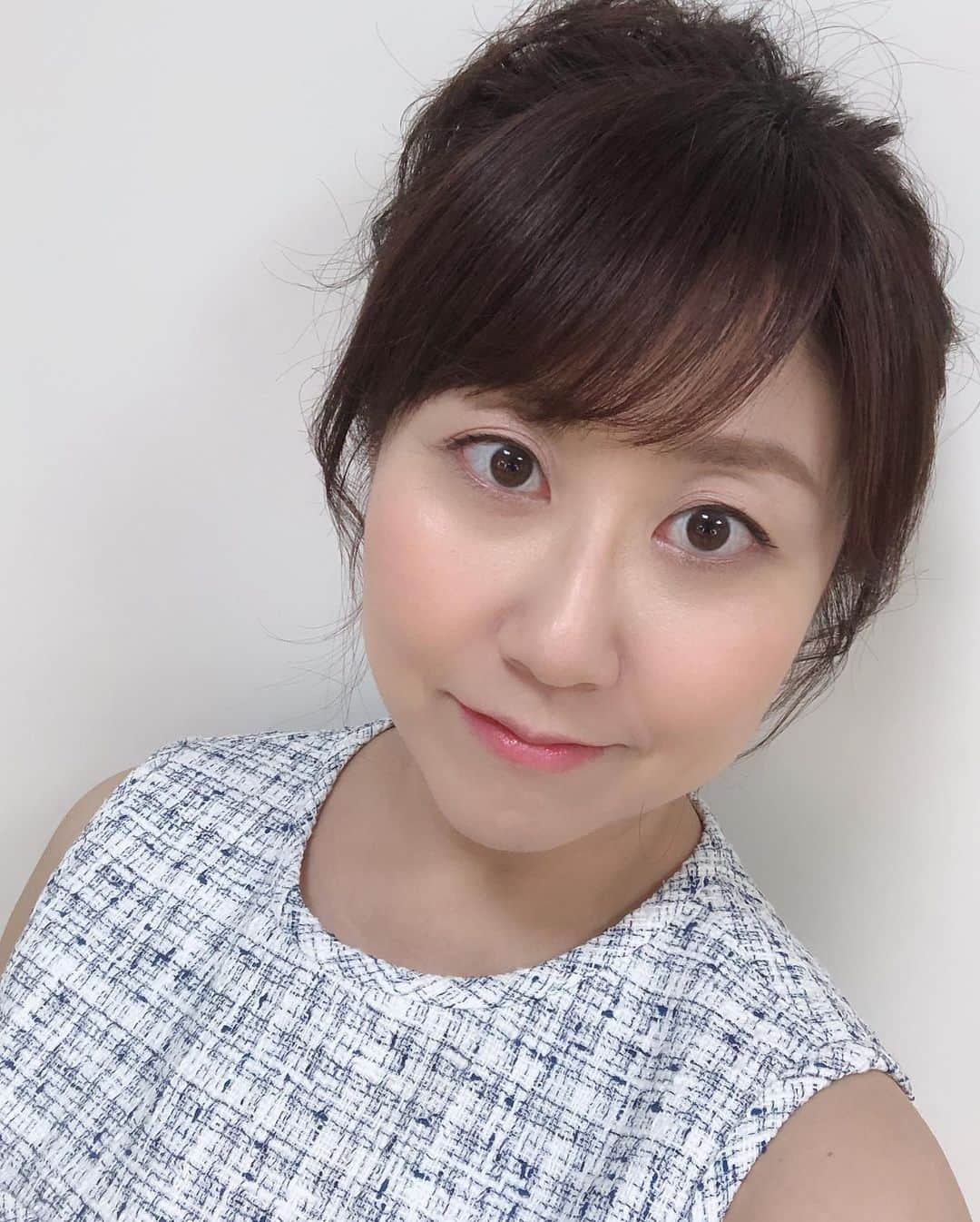 堀井亜生さんのインスタグラム写真 - (堀井亜生Instagram)「今日はホンマでっか!?の収録です！  5時間あるので頑張ります！  すでにとっても緊張気味…  暖かくなってきたのでアップしました。  衣装も夏らしい。  #もうすぐ本番  #弁護士 #ホンマでっか」5月11日 18時01分 - aoi_horii