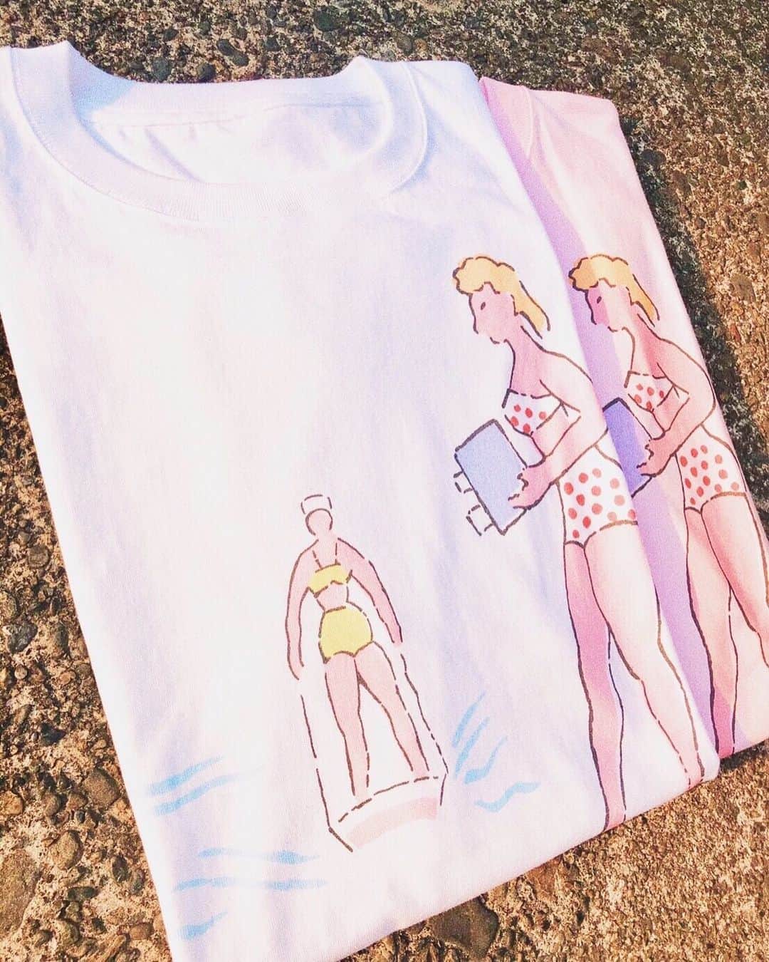 パメオ・ポーズさんのインスタグラム写真 - (パメオ・ポーズInstagram)「‪【PICK UP】‬ ‪✔️Memories Of You T-shirts‬‪(ホワイト/ピンク/ブラック)‬ ‪夏のビーチの思い出を、8ミリビデオカメラで撮っている様子をプリントしました。 コーディネート▷ @pameopose_snap  ショップ情報▷ @pameopose_shop  公式オンラインストア▷TOPのURLからチェック‬ #pameopose #pameoposejewerly #pameoposeisetan #pameoposeomotesando #isetan #パメオポーズ #伊勢丹新宿店 #TOKYOクローゼット #tokyo #harajuku #omotesando #shinjuku #2019summer #2019ss #pameopose_shop #fashion #ootd」5月11日 18時05分 - pameopose