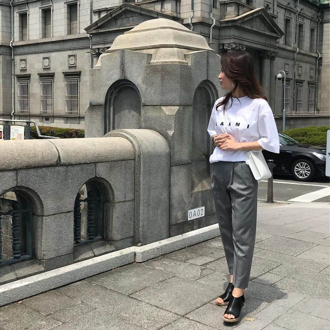 liiiiche23のインスタグラム：「・ ・ GWの🕴 お気に入りのパンツはイロチ買いしちゃった〜👖 ・ ・ #fashion #outfit #outfitoftheday #ootd #dailylook #dailylook_japan #instafashion #instalook #instagood #code #coordinate #marni #マルニ #stunninglure #スタニングルアー #celine #celineshoes #celinesandals #oldceline #セリーヌ #jilsander #jilsanderbag #ジルサンダー」