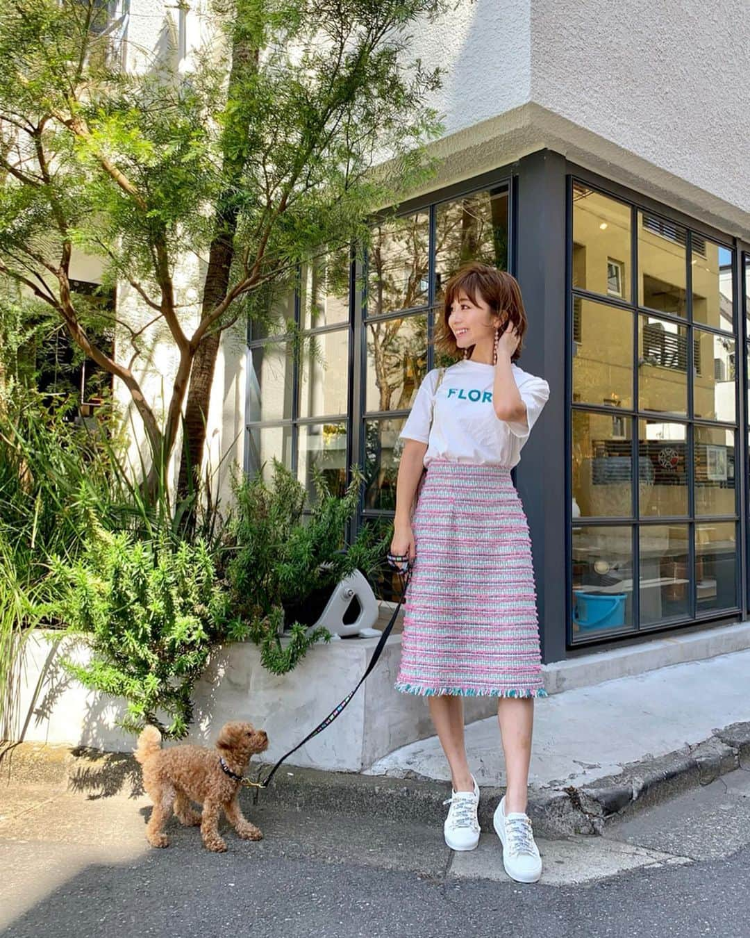 水野佐彩さんのインスタグラム写真 - (水野佐彩Instagram)「・ いつものカフェでいつものデート👫🐩❤️ その"いつも"を当たり前と思わず 幸せに思える人で居たい。 欲張らない心って本当に難しいね🥺 #coordinate  tops,skirt#thevirgnia @the_virgnia  shoes#dior @dior  pierce#uiqut @uiqut  #sサイズコーデ #153cmコーデ #おちびコーデ #カジュアルコーデ #おさんぽコーデ」5月11日 18時21分 - saaya_mizuno