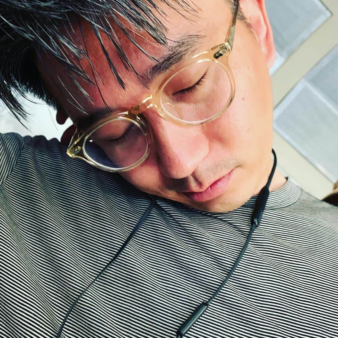 西田善太さんのインスタグラム写真 - (西田善太Instagram)「本日の池田寝落ち。 #UOMO副編 #集英社 #起きなさすぎ #パンダ音楽祭」5月11日 18時21分 - zentanishida