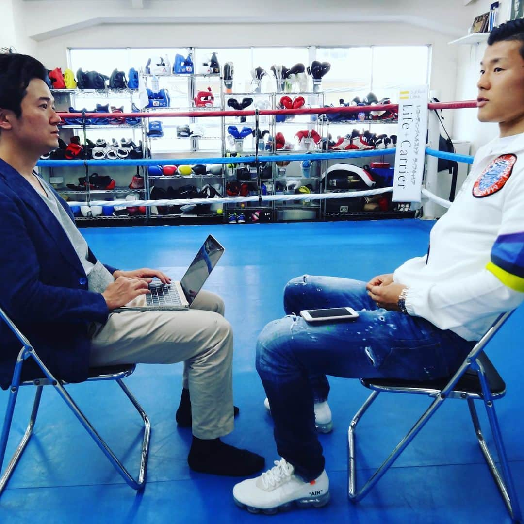 木村悠さんのインスタグラム写真 - (木村悠Instagram)「#亀田和毅 チャンピオンに単独で取材させて頂きました！ 7月にアメリカで世界戦を控えインタビューしてきました！ #Yahooニュース で公開します！お楽しみに^_^  #ボクシング #boxing #トレーニング  #ボクサー  #世界チャンピオン #champion  #チャンピオン #木村悠 #二刀流 #boxer  #亀田兄弟 #世界タイトルマッチ #アメリカ」5月11日 18時34分 - kimura.yu