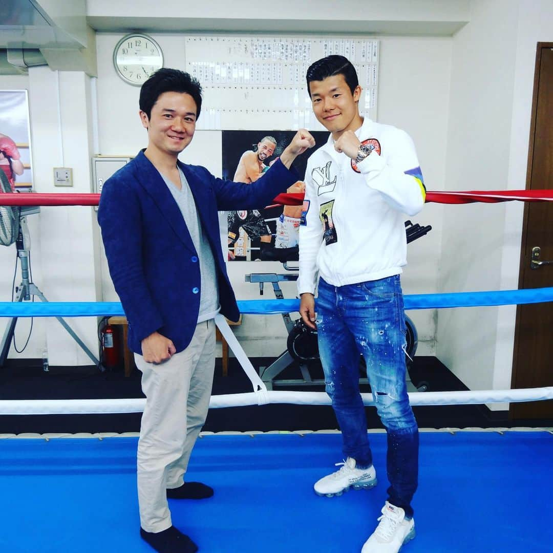 木村悠さんのインスタグラム写真 - (木村悠Instagram)「#亀田和毅 チャンピオンに単独で取材させて頂きました！ 7月にアメリカで世界戦を控えインタビューしてきました！ #Yahooニュース で公開します！お楽しみに^_^  #ボクシング #boxing #トレーニング  #ボクサー  #世界チャンピオン #champion  #チャンピオン #木村悠 #二刀流 #boxer  #亀田兄弟 #世界タイトルマッチ #アメリカ」5月11日 18時34分 - kimura.yu