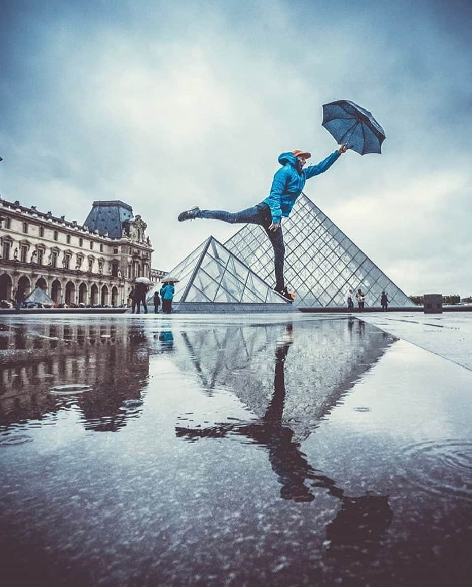 ルーブル美術館さんのインスタグラム写真 - (ルーブル美術館Instagram)「. 🇫🇷 Il pleut sur Paris ! Et si vous veniez faire un tour au musée en attendant le soleil ? ☔️ - 📸 Bravo @parisexplorer pour cette belle capture 🤸🏻‍♂️👏🏻 - 🌎 It’s raining today! Why don’t you come and enjoy the museum before the sun comes back? ☔️ - 📸 Congrats @parisexplorer for this nice shot! 🤸🏻‍♂️👏🏻 . . . #muséedulouvre #louvre #louvremuseum #rainyday」5月11日 18時38分 - museelouvre