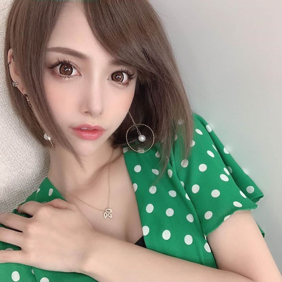 のインスタグラム：「マツエク付け足してきた🥰❤️ ナチュラルふさふさ💕💕💕 ． ． Lapisほのかさん( @hnk.s2 ) ‪いつもありがとうございます❣️ ． ． 「サキ吉のインスタ見ました」で‬ ‪すべてのエクステメニュー ♥︎上まつげ初回オフ無料＆コーティング付き . 【お試し】◆80本◆ \9,800が👉6,500円♡ . 【ナチュラル】◆100本◆ \12,000が👉7,500円♡ . 【初めての方にオススメ‼︎OLさんに人気はこちら】◆120本◆ \14,200が👉8,500円♡ . 【当店平均本数✨程よくぱっちりにしたい方】(上)140本 \16,400が👉9,500円♡ . 【ボリュームeye】(上)160本 \18,600が👉11,500円♡ . 【アパレル・美容系のお客様に人気💋】(上)180本 \20,800が👉13,500円♡ . 【まるで付けまつ毛👀ドール級の存在感💗】(上)200本 \23,000が👉15,500円♡ . 【下まつげ本数制限無し】 付け放題 \6,000が👉4,000円♡ ※下まつ毛のオフは行っておりません。 . ※ご新規様のみ利用可 . 担当 👉honokaさん .  お問い合わせ&ご予約は 03-5489-5550  住所  東京都渋谷区宇田川町34-6 M&Iビル B1F ． #マツエク #マツエクデザイン」