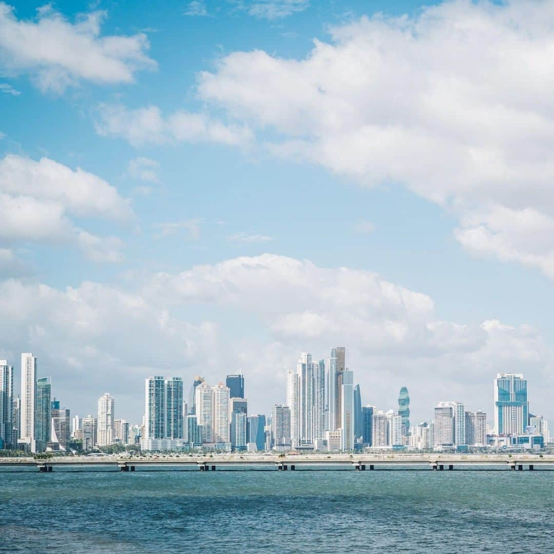 Lonely Planetさんのインスタグラム写真 - (Lonely PlanetInstagram)「'Many worlds coexist in #Panama City. West and east meet in a cultural collision. The business neighborhood's skyline, with its shimmering towers made of glass and steel reflecting the azure of both the ocean and sky, could easily be mistaken for any North American megalopolis. As seen from the historical neighborhood of Casco Viejo, with its crumbling convents, colonial architecture and cobblestoned streets, the contrast couldn't be more obvious.' – @timdavhen #lpinstatakeover #lpPathfinders #BestinTravel」5月11日 19時00分 - lonelyplanet