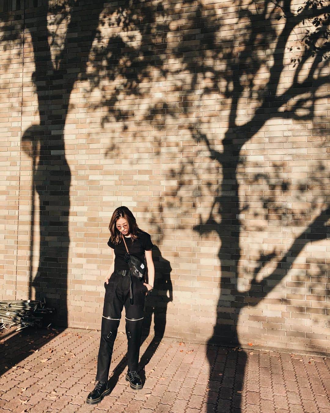 岩崎志保のインスタグラム：「B L A C K 🕷🖤 3枚目。（笑）  #shihosstlye🦄 #フェスコーデ #フェス服」